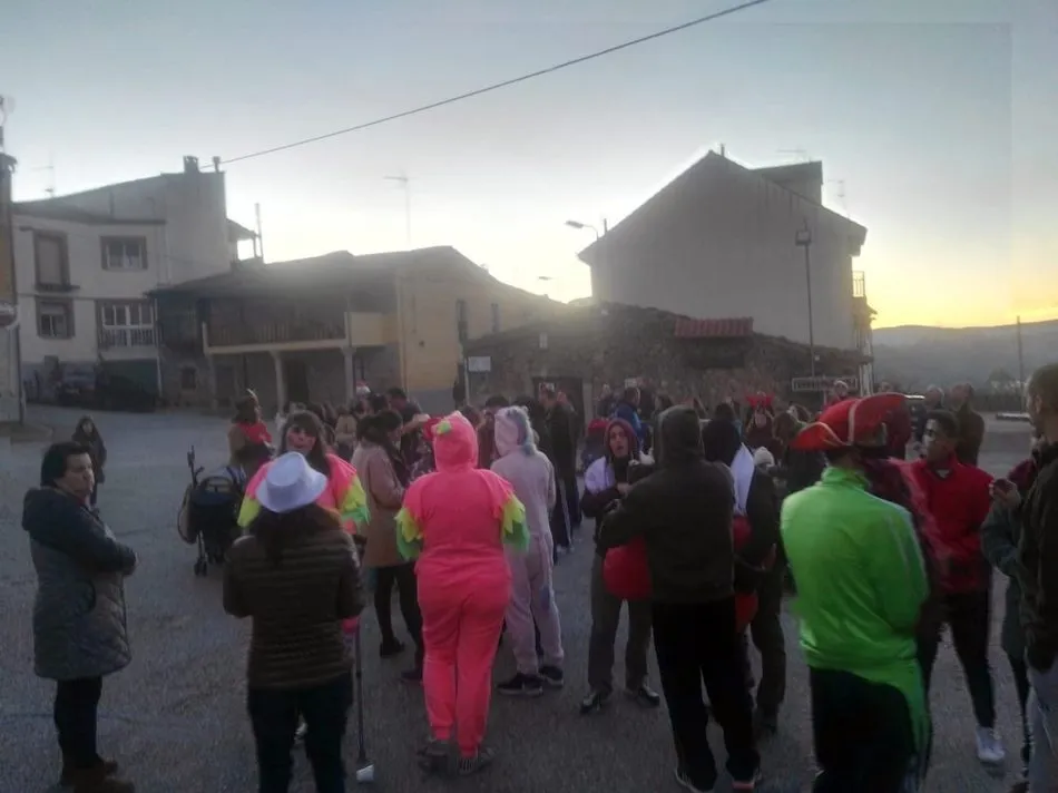 Foto 8 - Divertido pasacalles de disfraces para celebrar el fin de a&ntilde;o en Mieza  