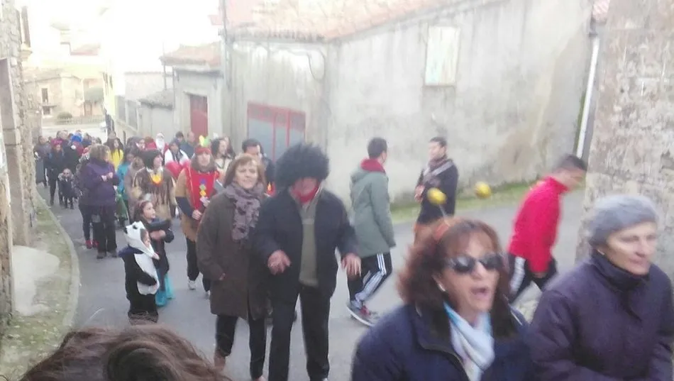 Foto 7 - Divertido pasacalles de disfraces para celebrar el fin de a&ntilde;o en Mieza  