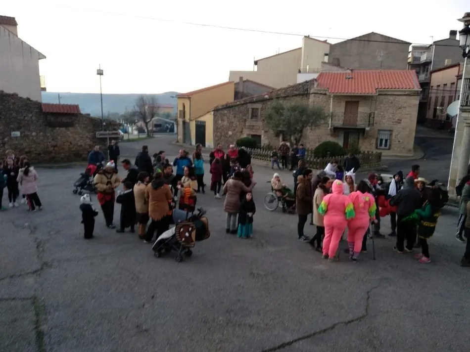 Foto 5 - Divertido pasacalles de disfraces para celebrar el fin de a&ntilde;o en Mieza  