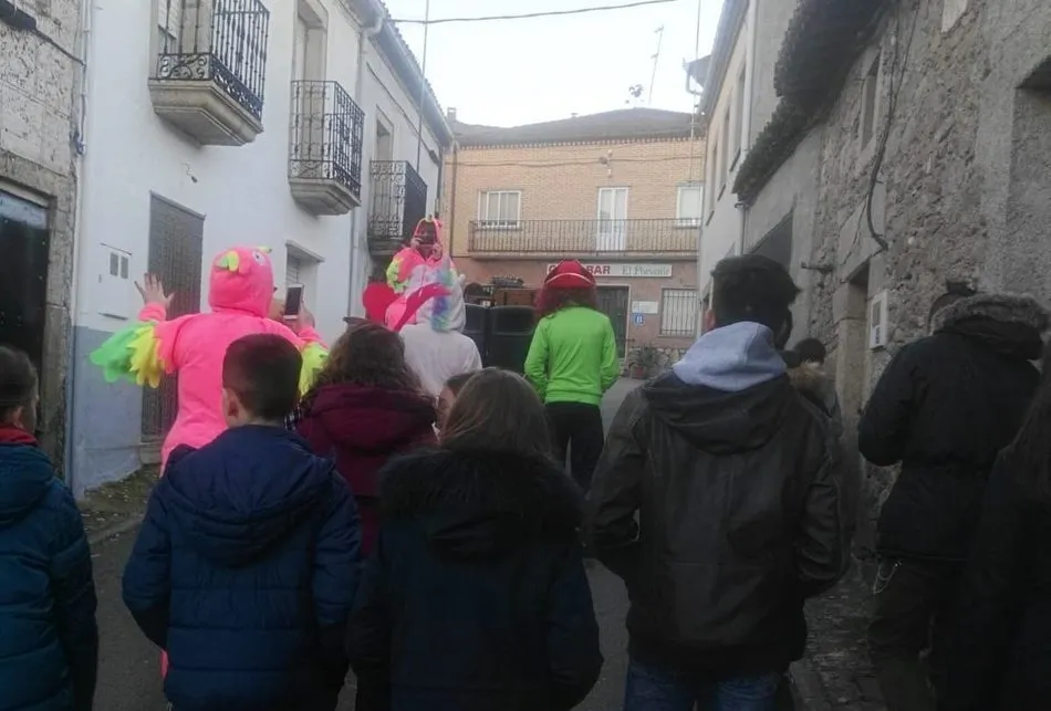 Foto 4 - Divertido pasacalles de disfraces para celebrar el fin de a&ntilde;o en Mieza  