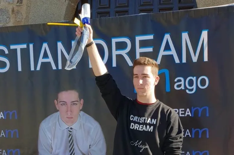 Foto 2 - El joven mago Cristian Dream deja escrito el n&uacute;mero que saldr&aacute; en el Sorteo del Ni&ntilde;o del domingo ...