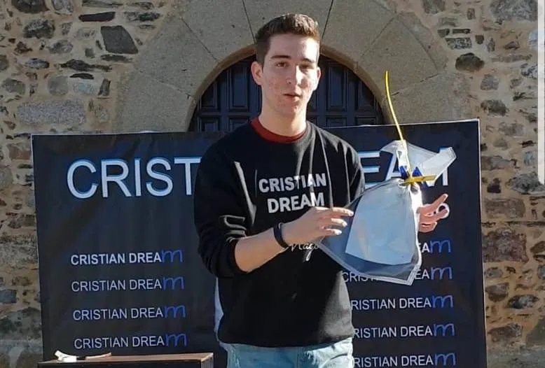 Foto 3 - El joven mago Cristian Dream deja escrito el n&uacute;mero que saldr&aacute; en el Sorteo del Ni&ntilde;o del domingo ...