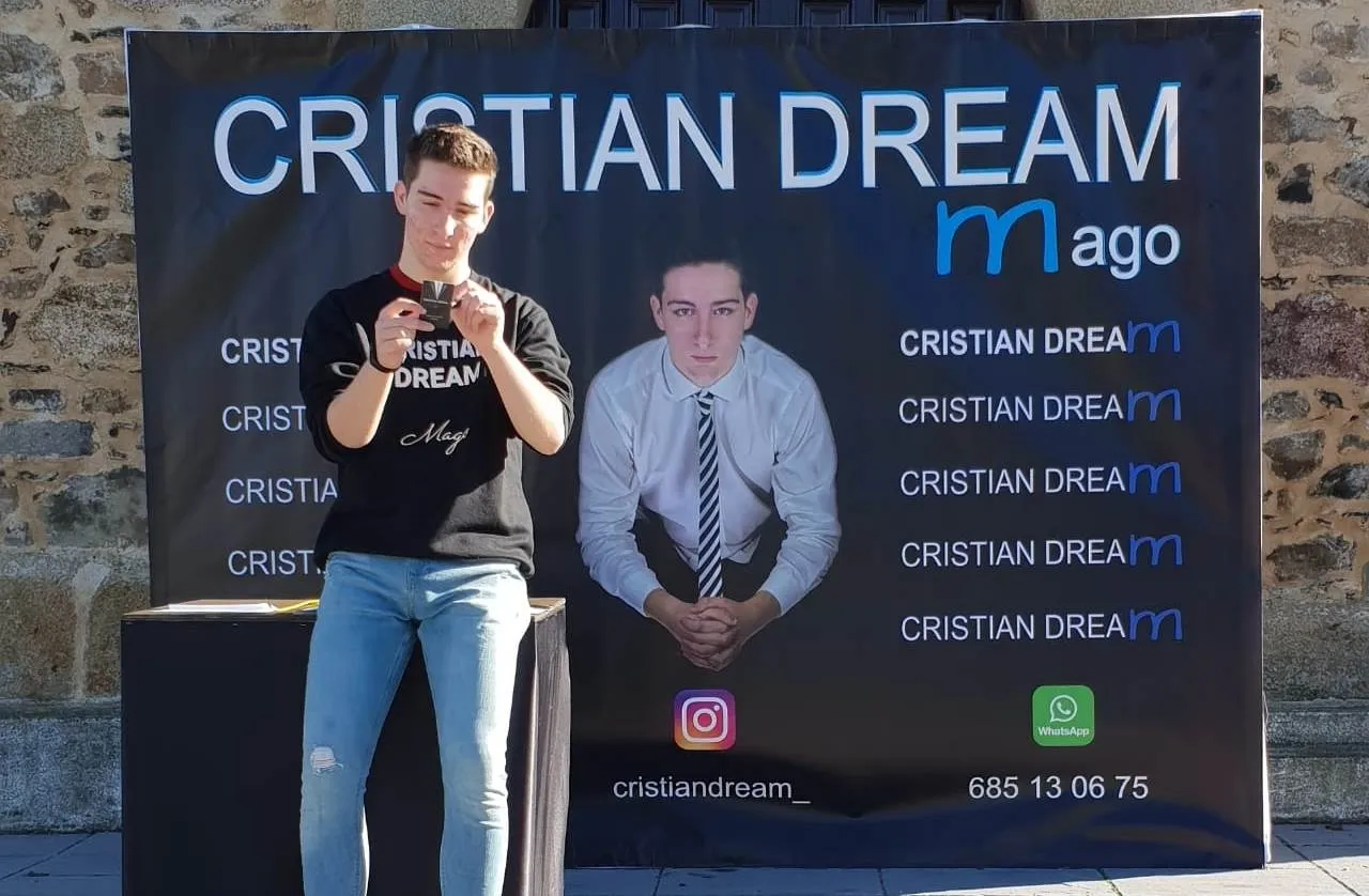 El joven mago Cristian Dream deja escrito el número que saldrá en el Sorteo del Niño del domingo ...