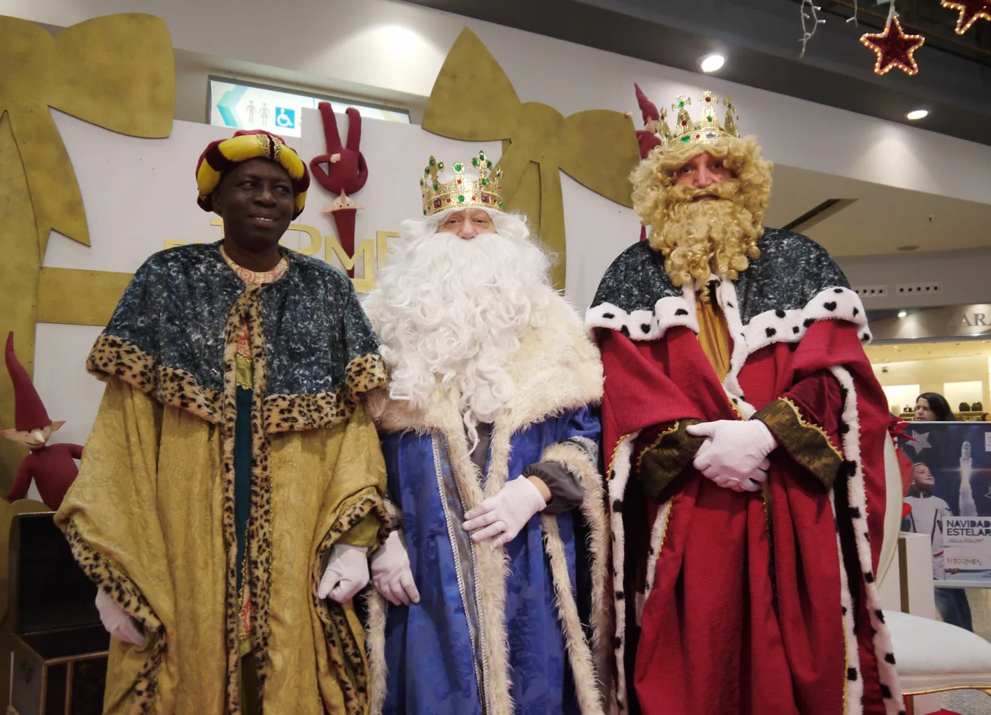 Foto 4 - Los Reyes Magos contin&uacute;an repartiendo ilusi&oacute;n en El Tormes &nbsp;  