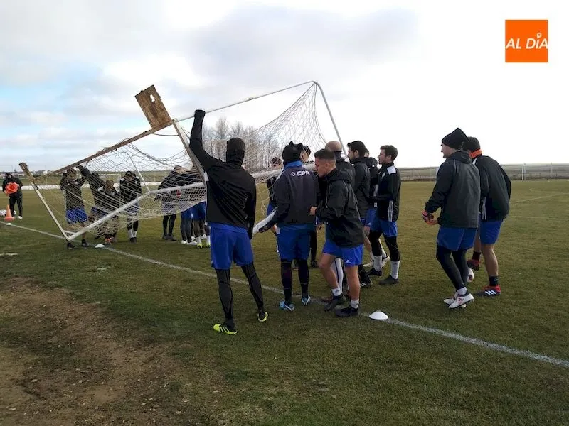 Jugadores del Salamanca UDS durante el primer entrenamiento del año