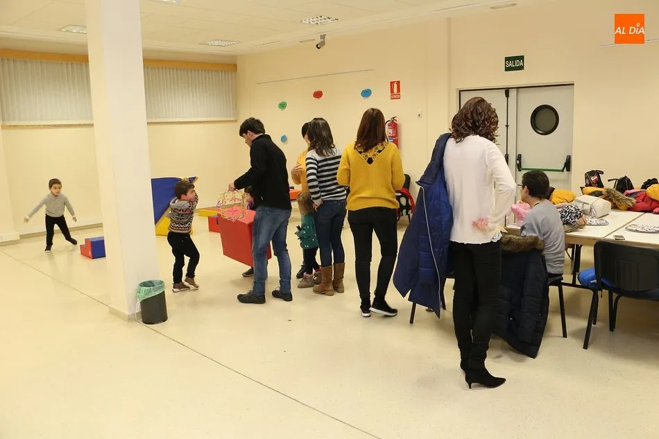 Foto 4 - Los ni&ntilde;os contactan por videoconferencia con los Reyes Magos