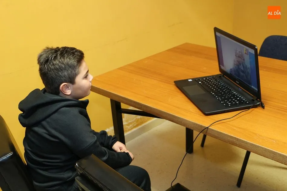 Foto 3 - Los ni&ntilde;os contactan por videoconferencia con los Reyes Magos