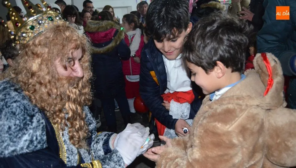 El Rey Gaspar con los niños de Béjar / FOTO DE ARCHIVO