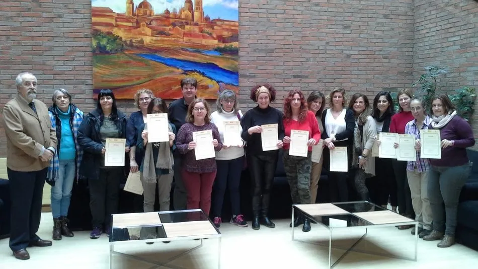 El gerente provincial de Ecyl posa con los participantes en el módulo de Ofimática