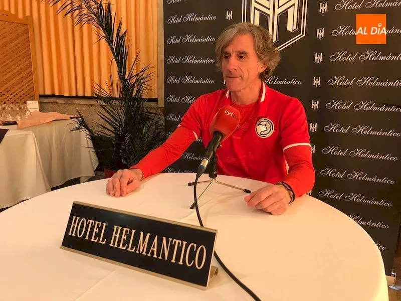 Roberto Aguirre durante la rueda de prensa