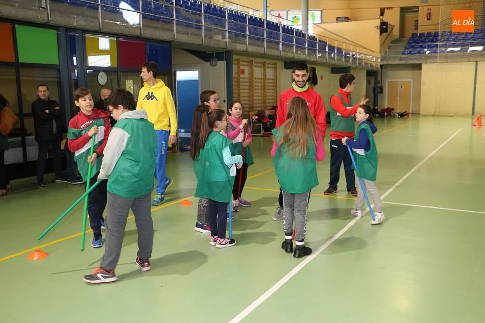 Foto 10 - Un centenar de ni&ntilde;os aprenden sobre la inclusi&oacute;n con la Jornada de Deporte Adaptado