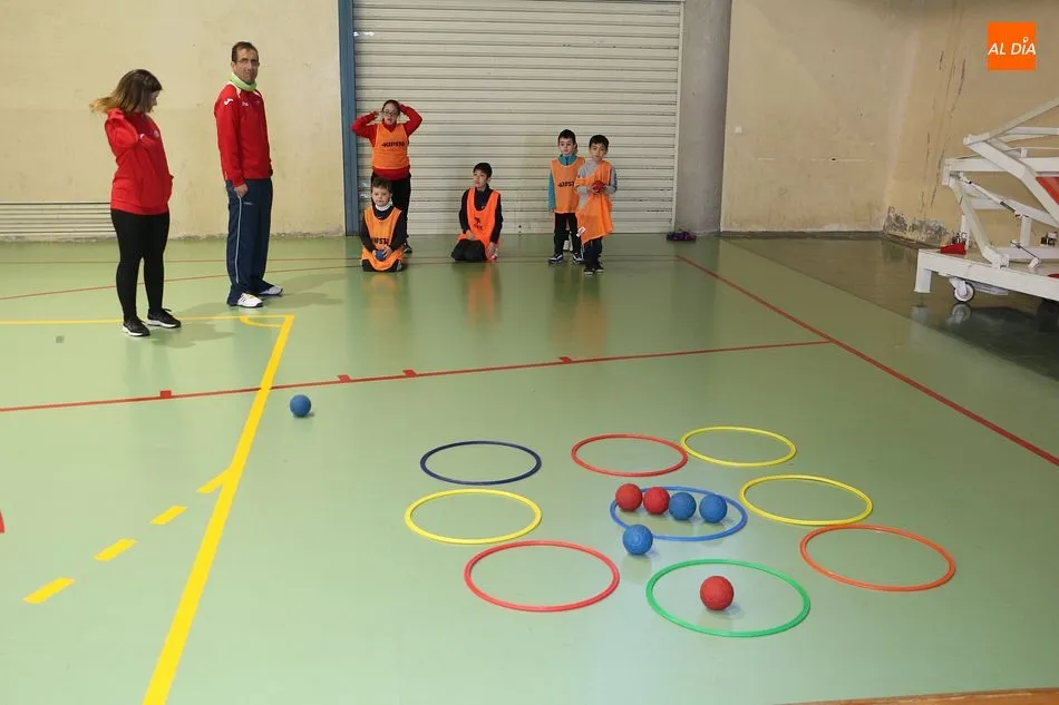 Foto 6 - Un centenar de ni&ntilde;os aprenden sobre la inclusi&oacute;n con la Jornada de Deporte Adaptado