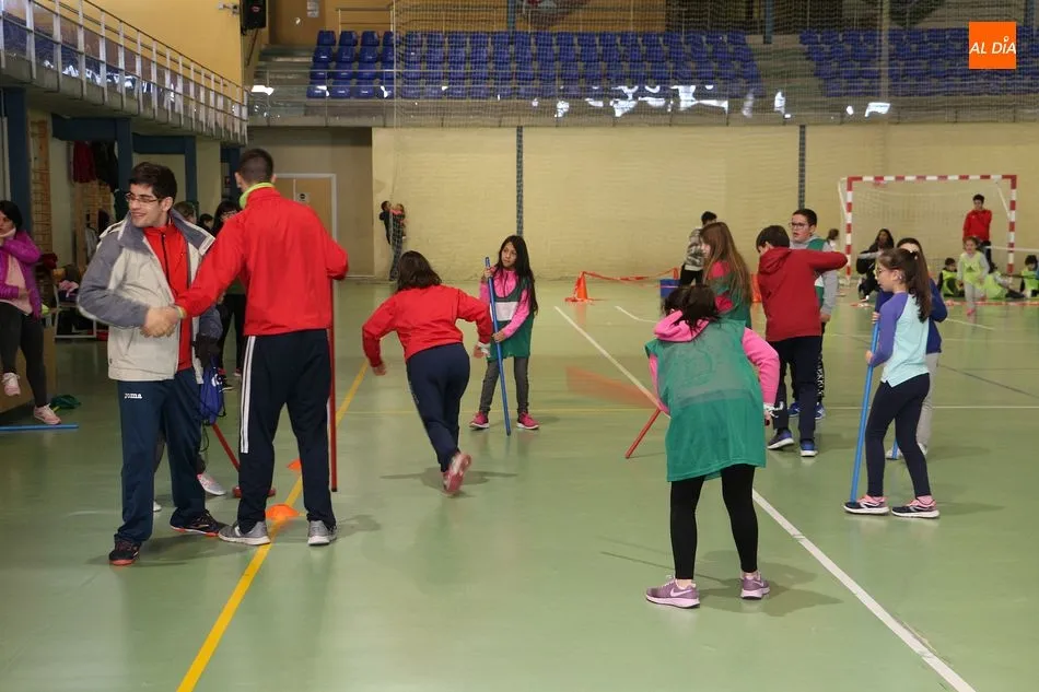 Foto 2 - Un centenar de ni&ntilde;os aprenden sobre la inclusi&oacute;n con la Jornada de Deporte Adaptado