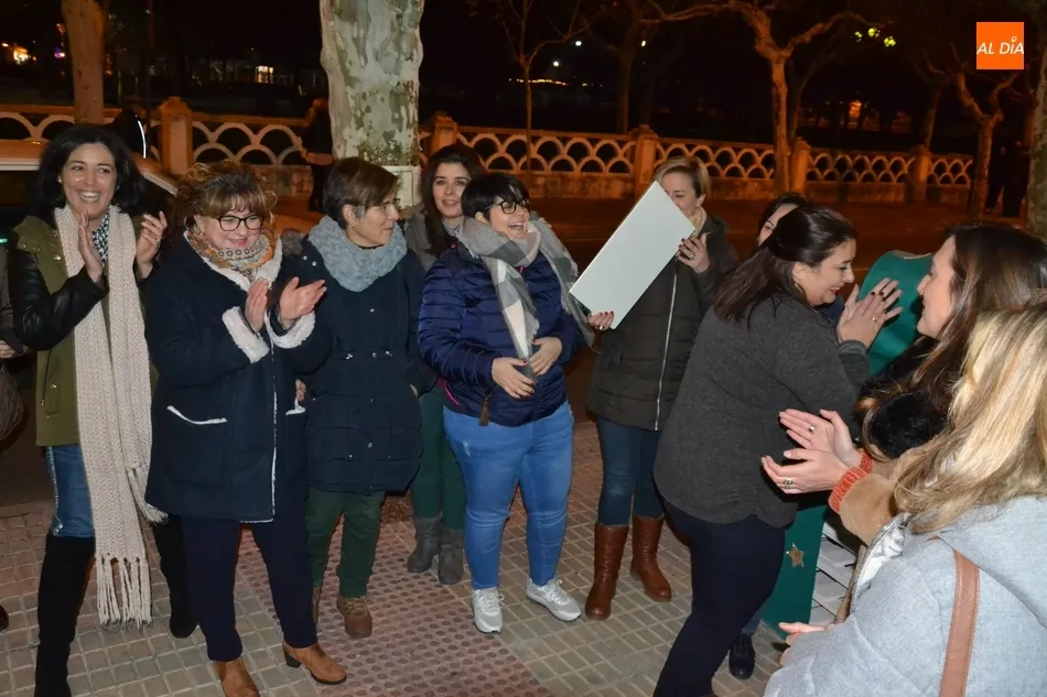Foto 8 - Los ganadores del Concurso de Decoraci&oacute;n Navide&ntilde;a brindan por su &eacute;xito  