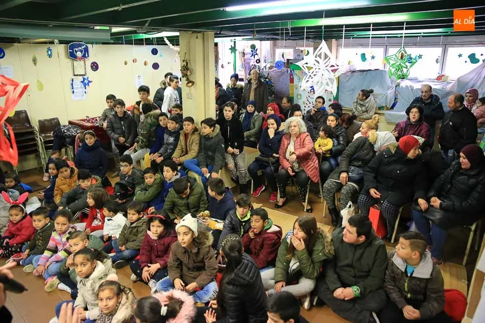 Foto 10 - Sus Majestades de Oriente llegan cargados de regalos al Barrio Vidal