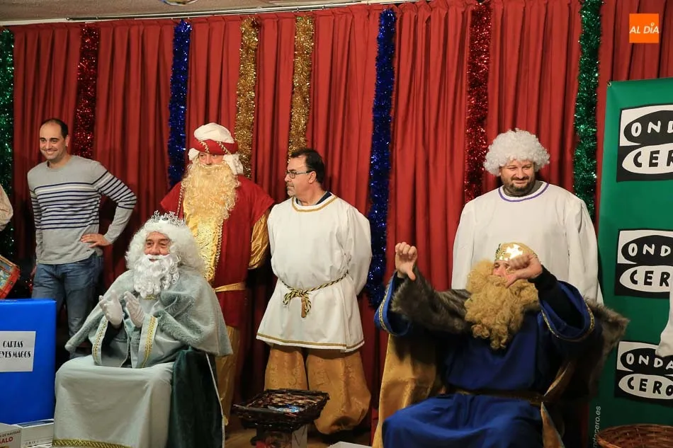 Foto 6 - Ra&uacute;l de Dios y El Mariquelo ponen m&uacute;sica a la visita de los Reyes Magos a Onda Cero
