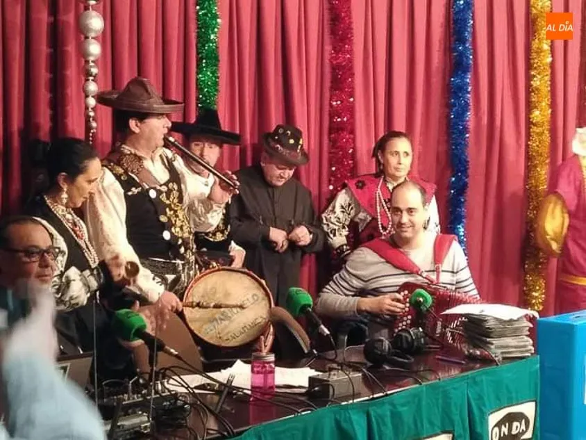 Foto 2 - Ra&uacute;l de Dios y El Mariquelo ponen m&uacute;sica a la visita de los Reyes Magos a Onda Cero