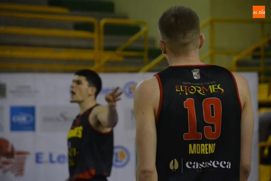 Foto 8 - El CB Tormes sufre un serio correctivo en casa ante el Grupo Eleyco Baskonia (55-71)