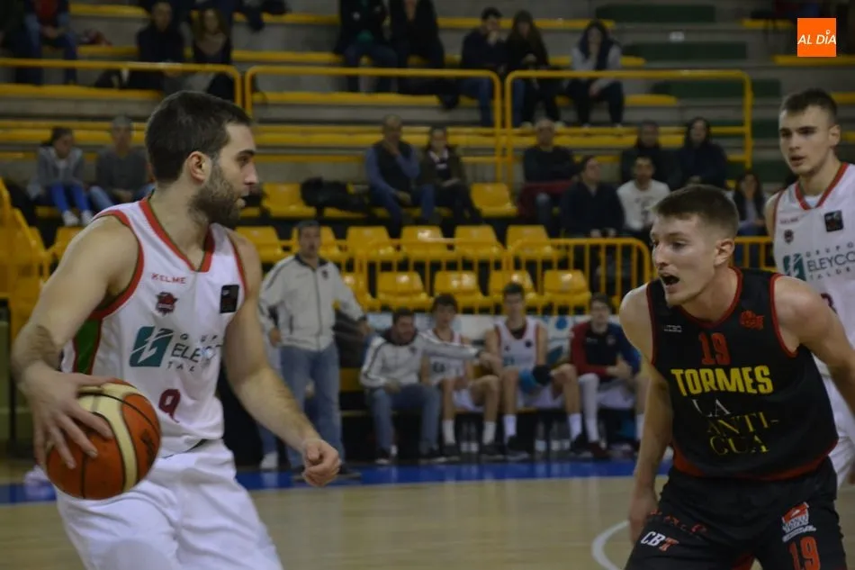 Foto 6 - El CB Tormes sufre un serio correctivo en casa ante el Grupo Eleyco Baskonia (55-71)