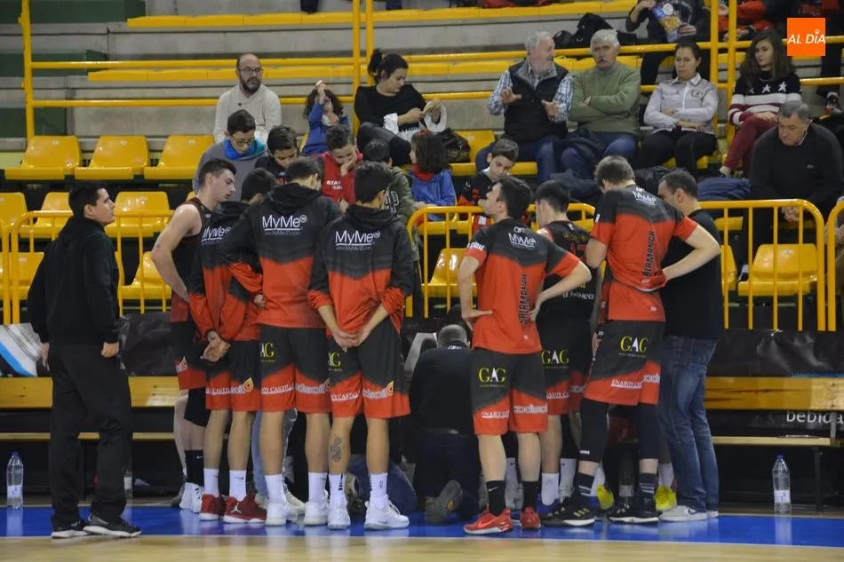 Foto 4 - El CB Tormes sufre un serio correctivo en casa ante el Grupo Eleyco Baskonia (55-71)