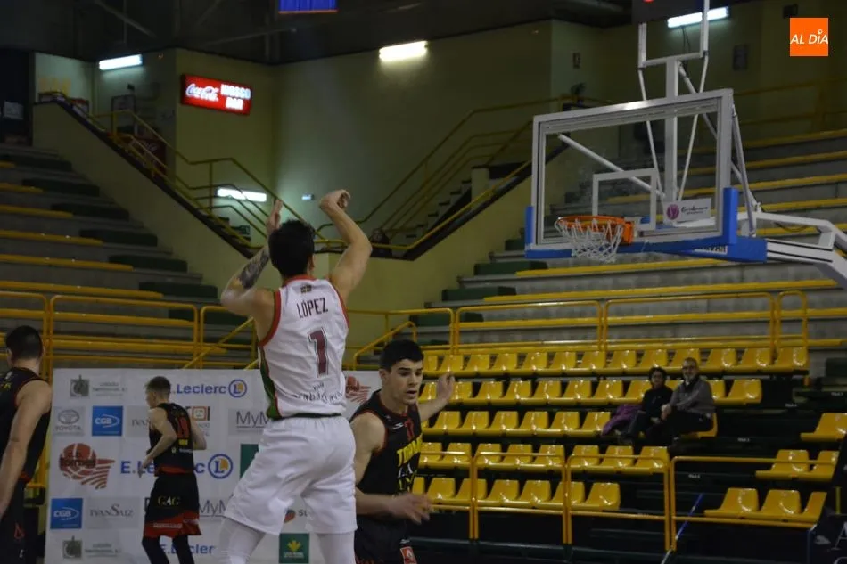 Foto 3 - El CB Tormes sufre un serio correctivo en casa ante el Grupo Eleyco Baskonia (55-71)