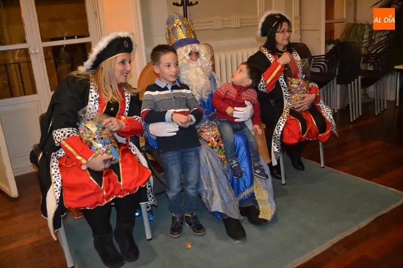 Foto 4 - Multitudinaria bienvenida a los Reyes Magos en Pe&ntilde;aranda