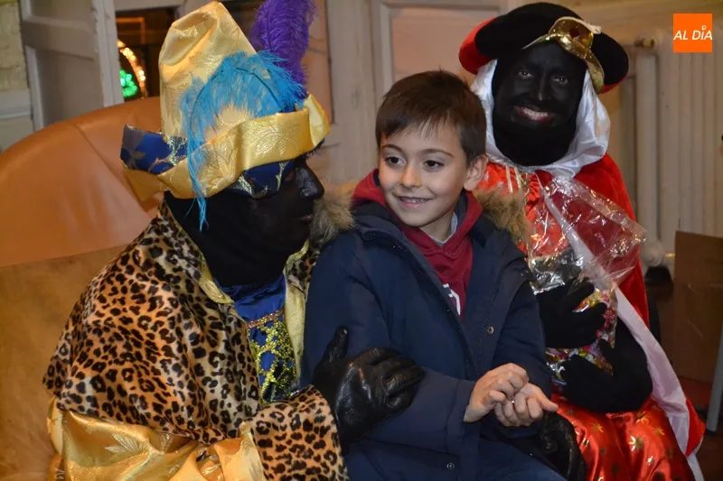 Foto 3 - Multitudinaria bienvenida a los Reyes Magos en Pe&ntilde;aranda