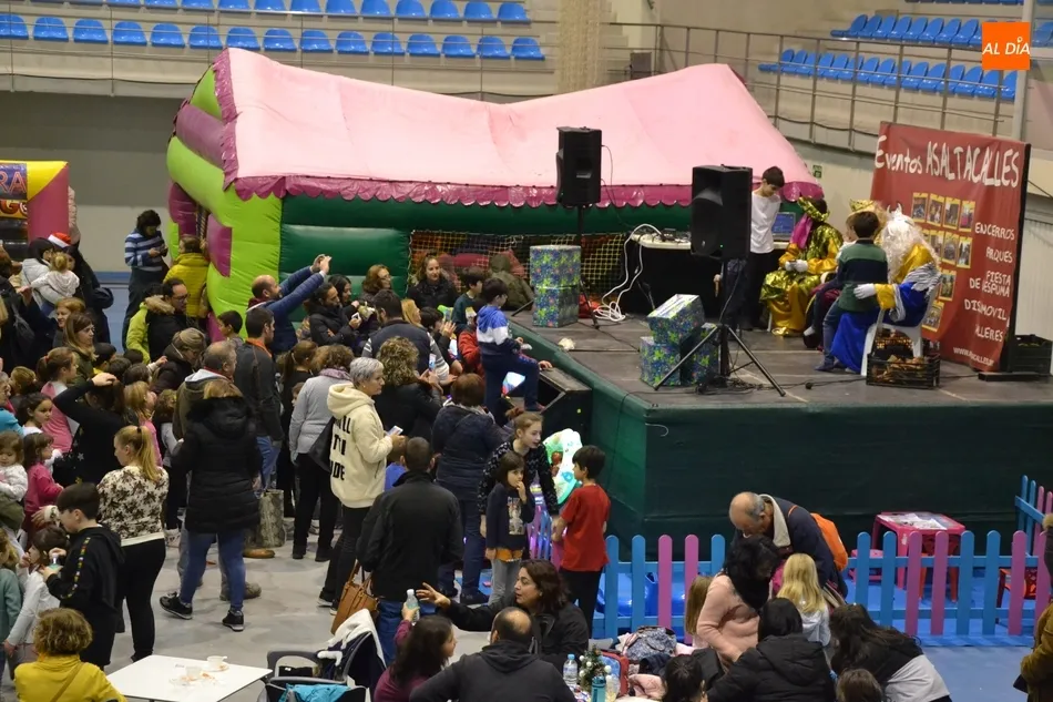 Foto 7 - Multitudinaria bienvenida a los Reyes Magos en Navilandia  
