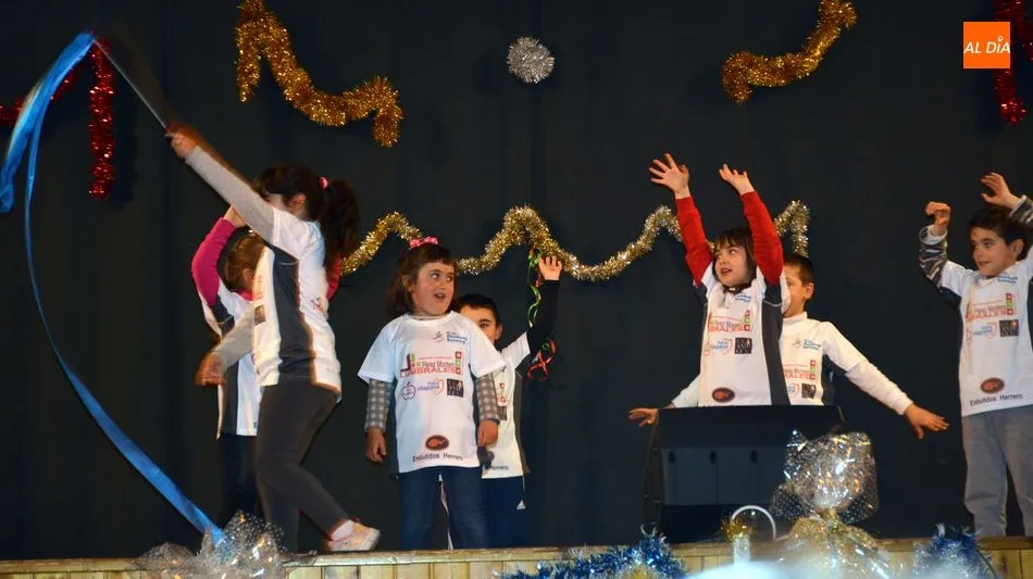 Foto 9 - M&uacute;sica, gimnasia y teatro en una gran velada solidaria de la asociaci&oacute;n de mujeres Villa de...