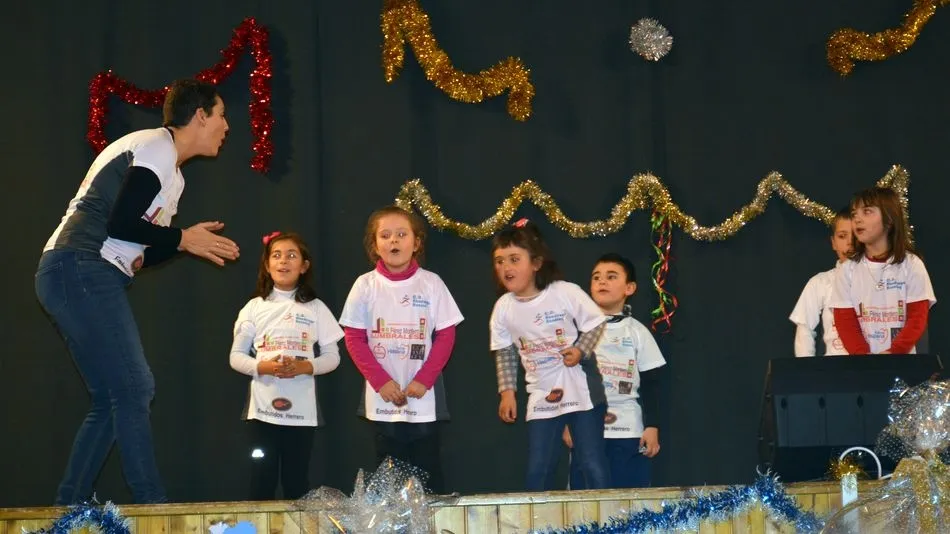 Foto 11 - M&uacute;sica, gimnasia y teatro en una gran velada solidaria de la asociaci&oacute;n de mujeres Villa de...