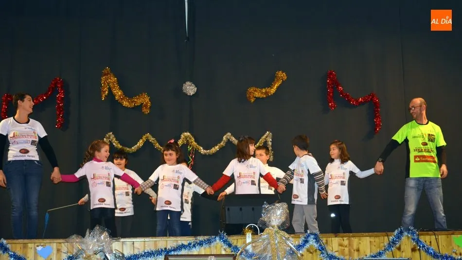 Foto 8 - M&uacute;sica, gimnasia y teatro en una gran velada solidaria de la asociaci&oacute;n de mujeres Villa de...