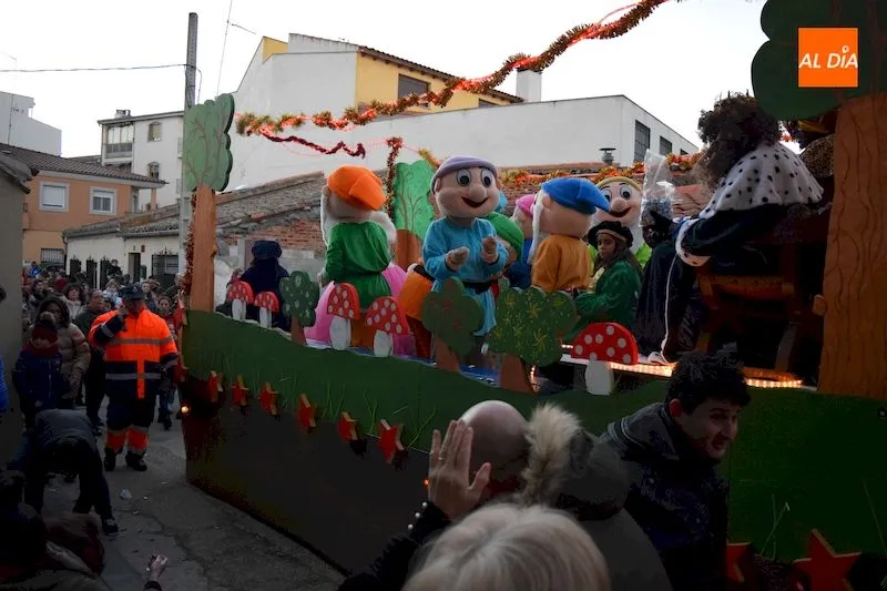 Foto 11 - Los Reyes Magos desatan la ilusi&oacute;n de los m&aacute;s peque&ntilde;os en su tradicional cabalgata