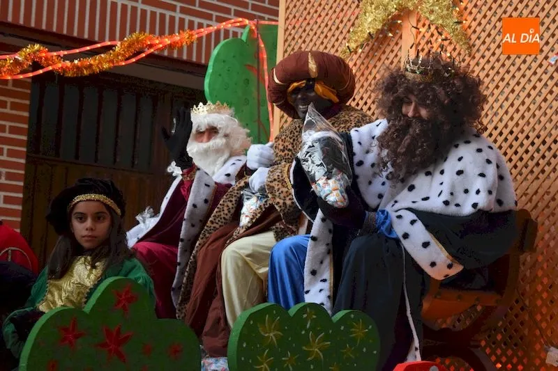 Foto 9 - Los Reyes Magos desatan la ilusi&oacute;n de los m&aacute;s peque&ntilde;os en su tradicional cabalgata