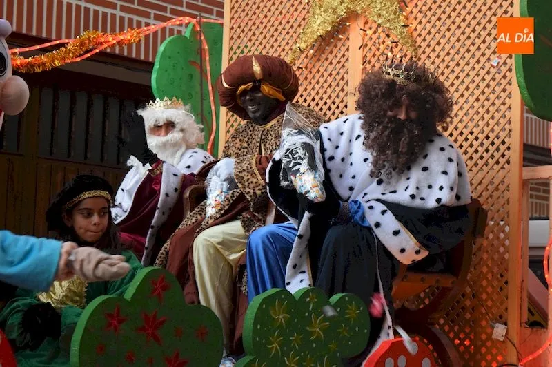 Foto 7 - Los Reyes Magos desatan la ilusi&oacute;n de los m&aacute;s peque&ntilde;os en su tradicional cabalgata