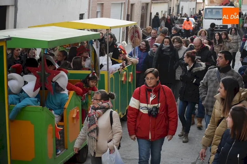 Foto 2 - Los Reyes Magos desatan la ilusi&oacute;n de los m&aacute;s peque&ntilde;os en su tradicional cabalgata