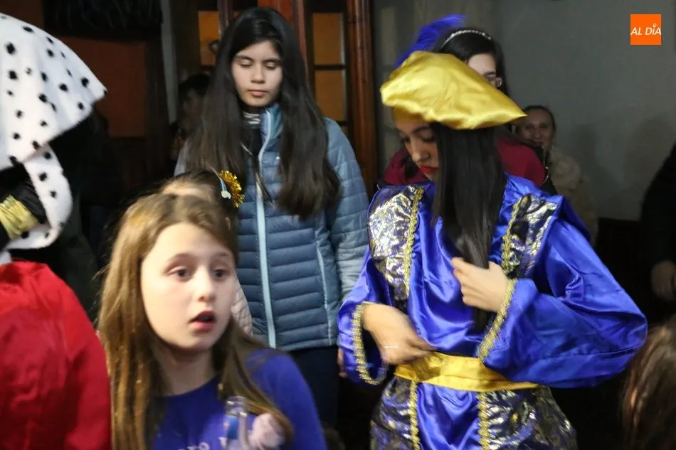 Foto 2 - Los Reyes Magos llenan de ilusi&oacute;n las calles de Aldead&aacute;vila de la Ribera  
