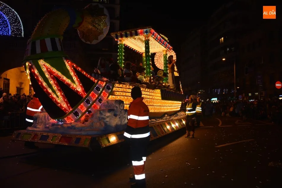 Foto 3 - Los&nbsp;Reyes Magos&nbsp;de Oriente regresan a Salamanca arropados por una multitud de j&oacute;venes y adultos  