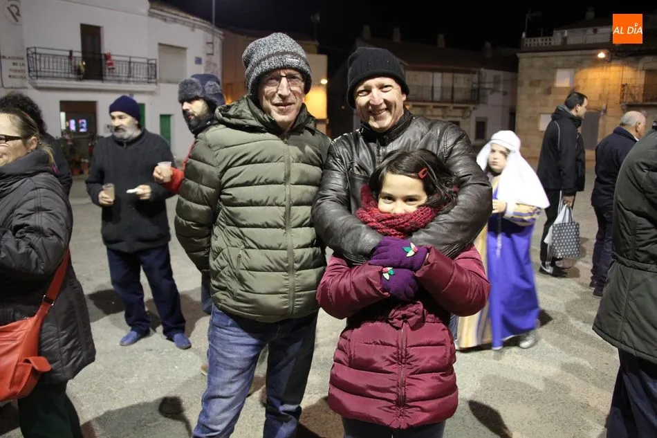 Foto 6 - Peque&ntilde;os y mayores reciben con ilusi&oacute;n a los Reyes Magos en Villarino  