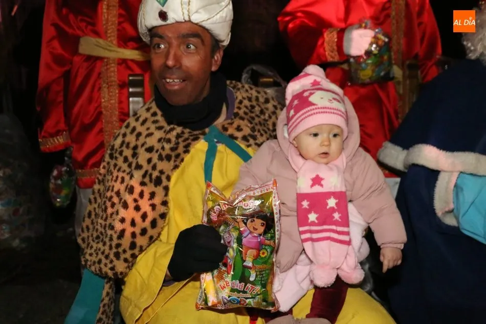 Foto 8 - Los Reyes Magos piden en Vitigudino igualdad y paz en el mundo  