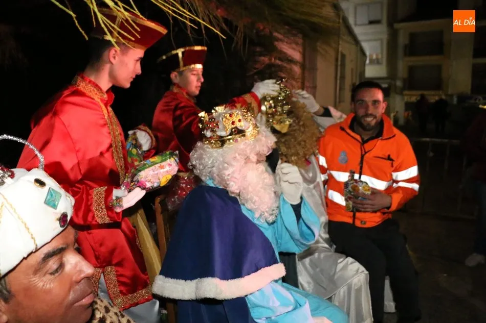 Foto 3 - Los Reyes Magos piden en Vitigudino igualdad y paz en el mundo  