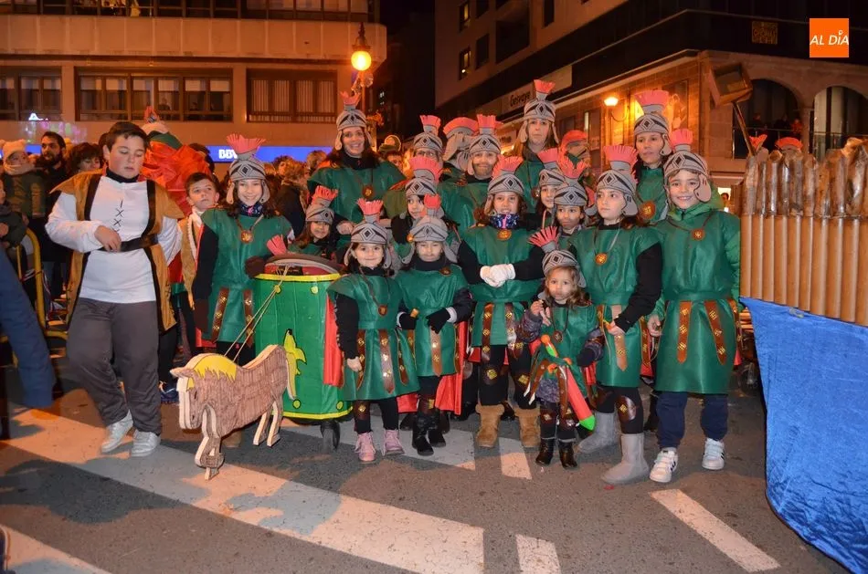 Foto 11 - La ilusi&oacute;n de la cabalgata de los Reyes Magos llena las calles bejaranas  