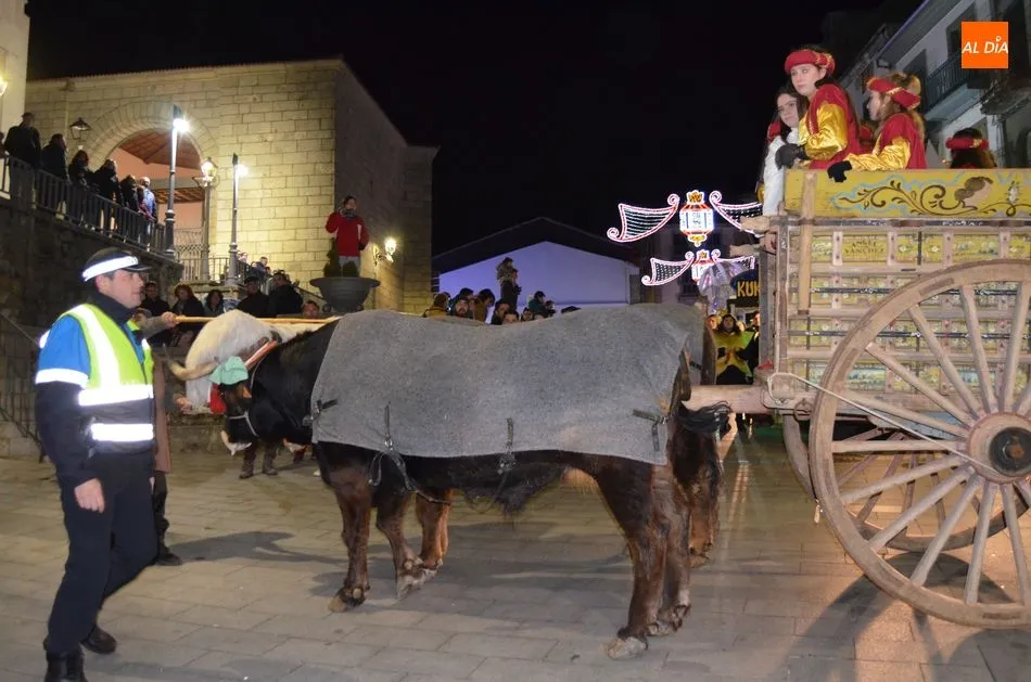 Foto 6 - La ilusi&oacute;n de la cabalgata de los Reyes Magos llena las calles bejaranas  