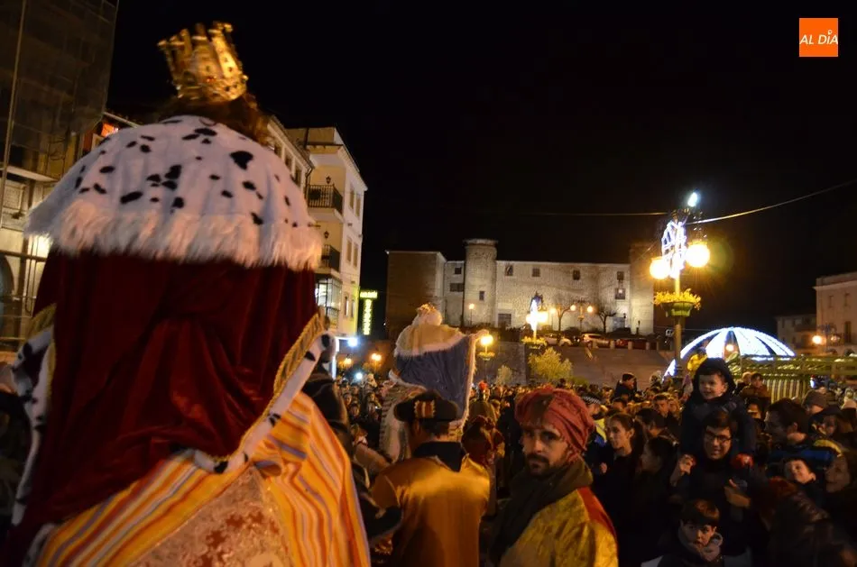 Foto 5 - La ilusi&oacute;n de la cabalgata de los Reyes Magos llena las calles bejaranas  