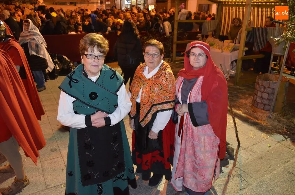 Foto 2 - La ilusi&oacute;n de la cabalgata de los Reyes Magos llena las calles bejaranas  