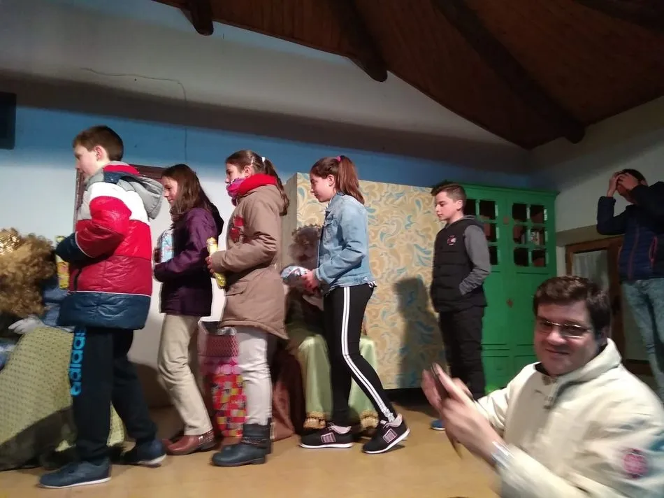 Foto 9 - Los Reyes de Oriente tambi&eacute;n dejan sus regalos en Peralejos de Abajo  