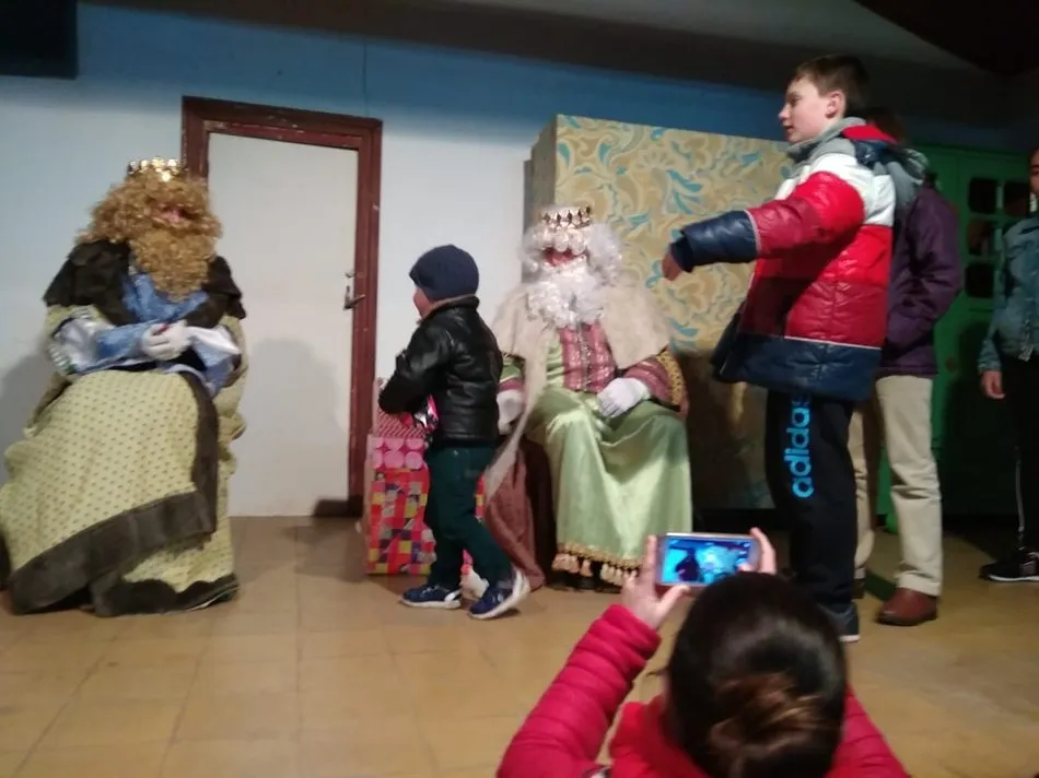 Foto 8 - Los Reyes de Oriente tambi&eacute;n dejan sus regalos en Peralejos de Abajo  