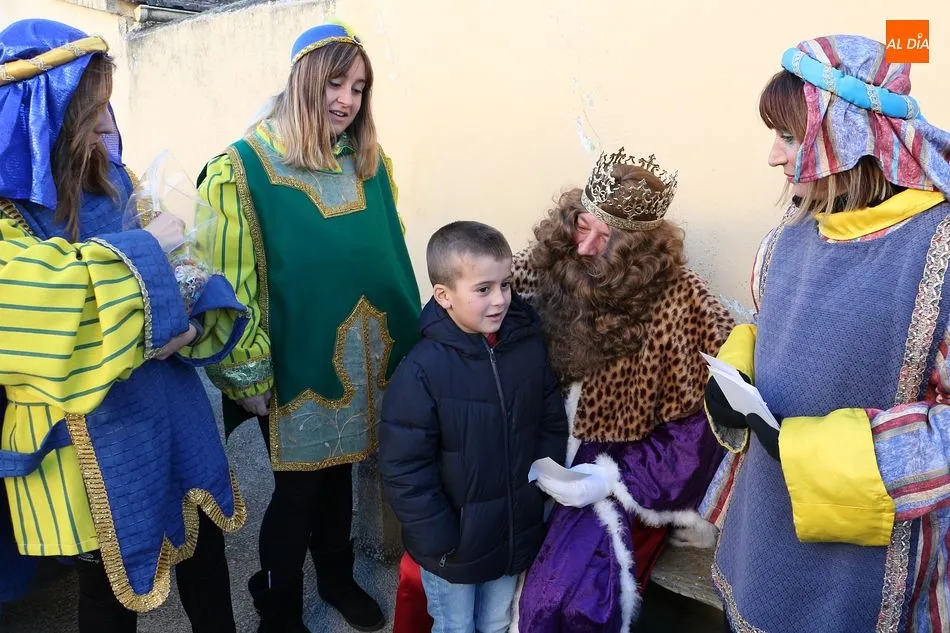Foto 11 - Los Reyes Magos regalan ilusi&oacute;n en la villa chacinera
