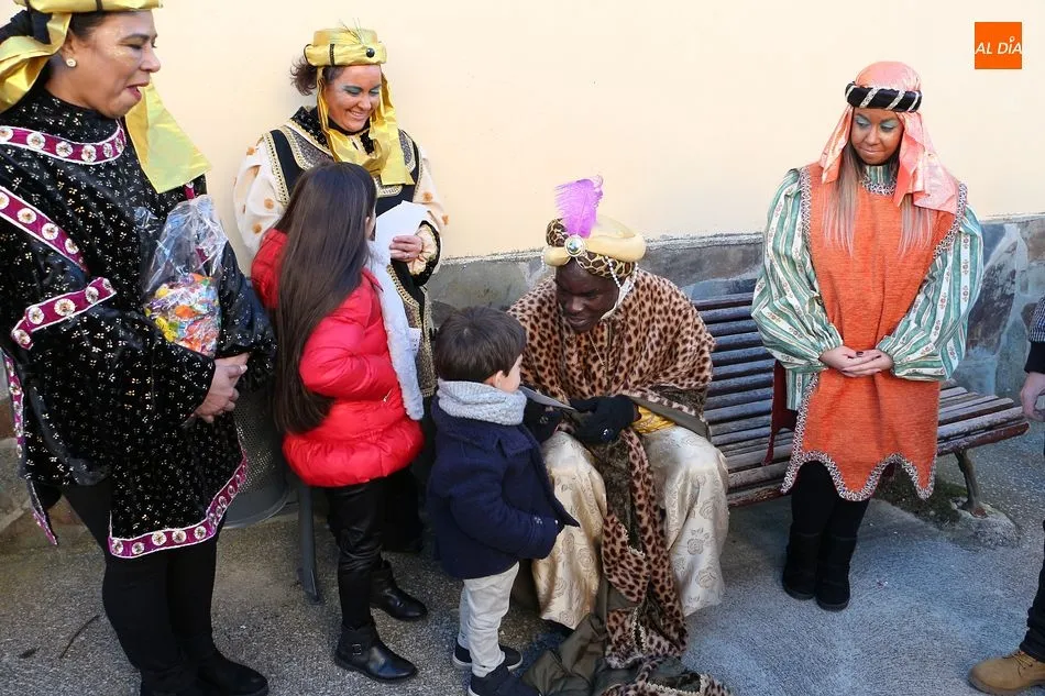 Foto 9 - Los Reyes Magos regalan ilusi&oacute;n en la villa chacinera