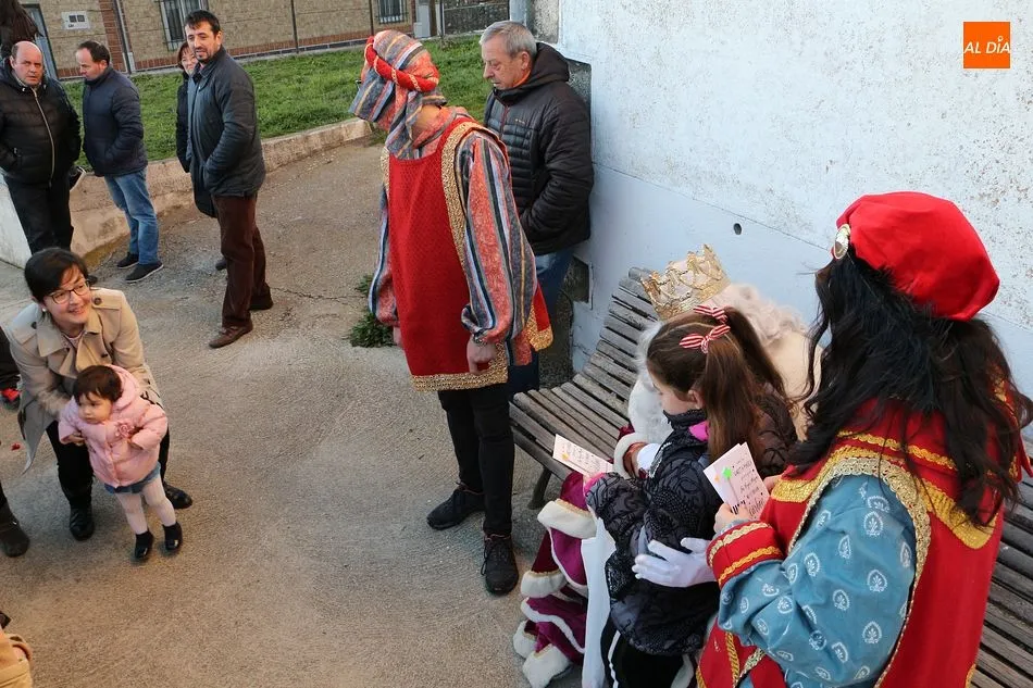 Foto 6 - Los Reyes Magos regalan ilusi&oacute;n en la villa chacinera