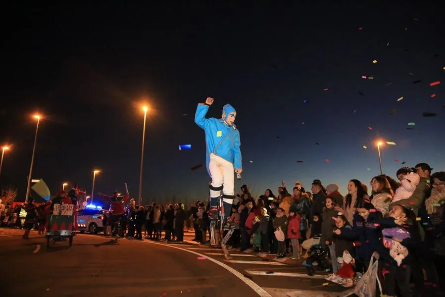 Foto 11 - Los Reyes Magos recorren las calles de Carbajosa para recibir la noche m&aacute;s m&aacute;gica del a&ntilde;o  